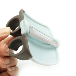 Finger Grip Peeler